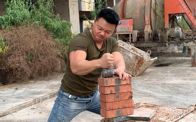 一拳打断砖头是什么力度