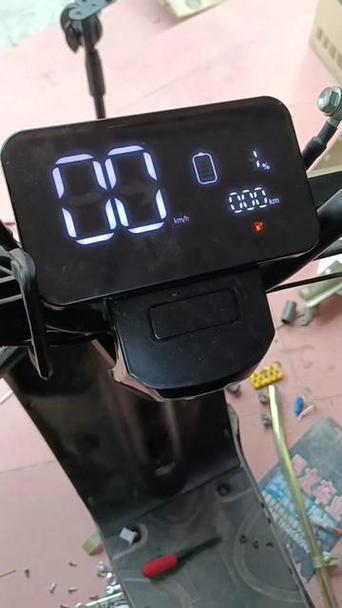 雅迪电动车显示器一直闪图标