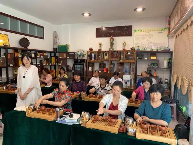 王老师到复印店去印两页资料
