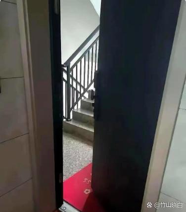 门明明锁了莫名其妙开了