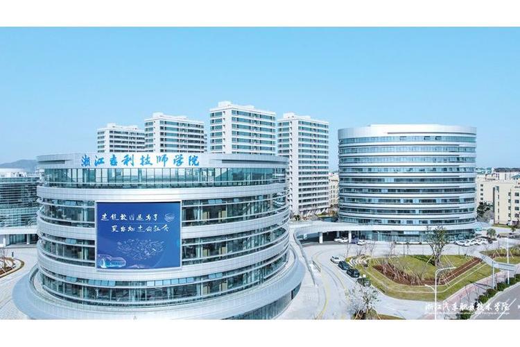 浙江吉利技师学院截图