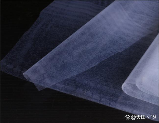 衣服上有一层薄薄的膜是什么
