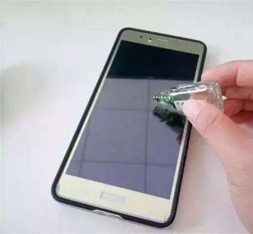 手机屏怎样擦干净