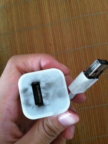 充电头一插电源就滋滋响