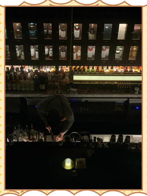 深夜酒吧
