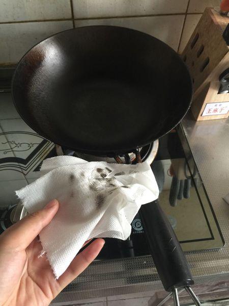铁锅洗了很多次还是有黑色