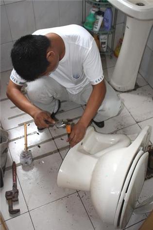 马桶漏水维修