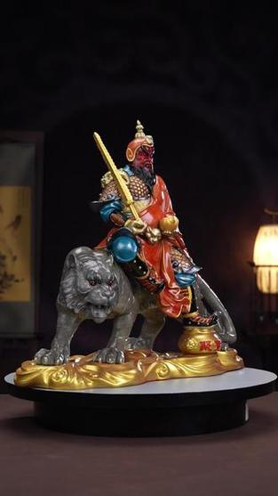 右手如意左手元宝是哪位财神