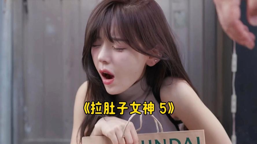 美女拉肚子肚子疼图标