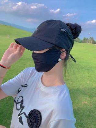 好看的鸭舌帽图片女游戏截图