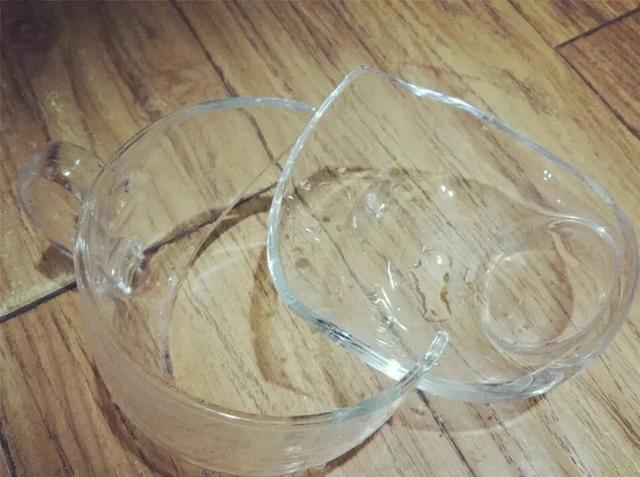 热水玻璃杯放凉水中裂了截图