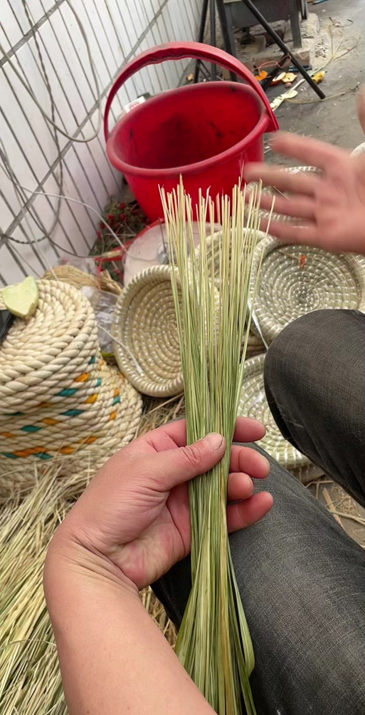 民间稻草编织手工