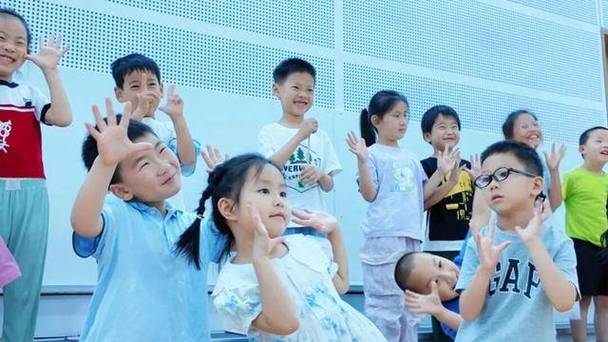 孩子朗诵视频怎样加背景视频截图
