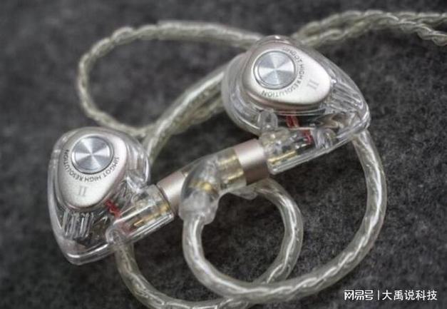 声音清脆的耳机