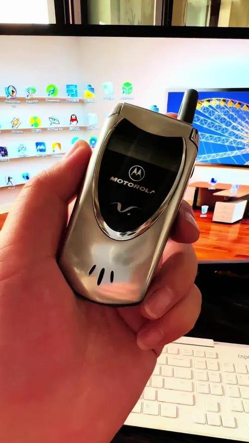 翻盖手机出现时间