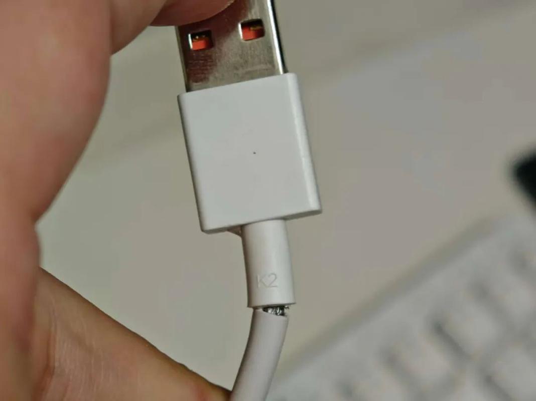 充电线和接头炸了一下还能用吗