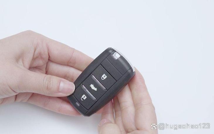 cs75车钥匙怎么换电池