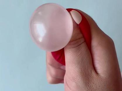 怎么用气球做解压球截图