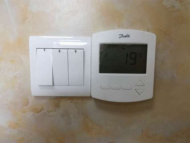 地暖控制面板四个按键