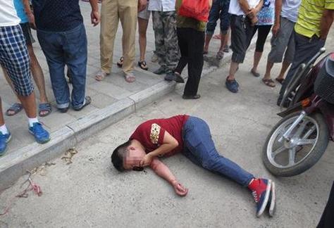 小偷摔死