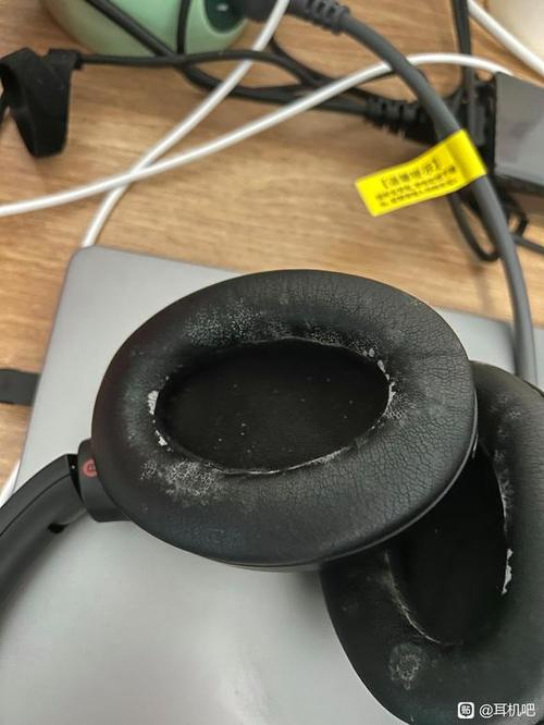 耳机发臭正常吗