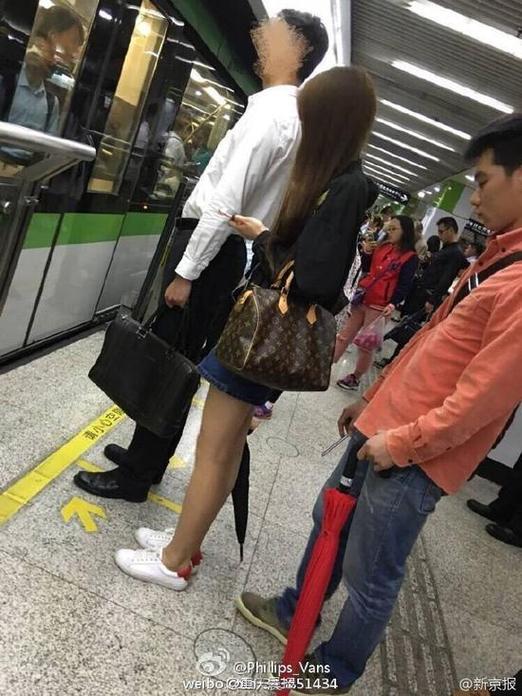 华南理工男生偷拍女生裙底