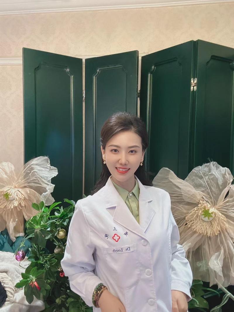 臧二品妻子臧娟照片