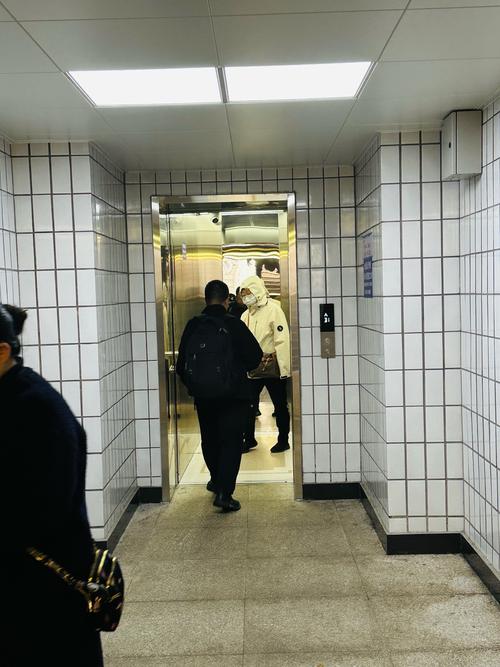 地下500层电梯