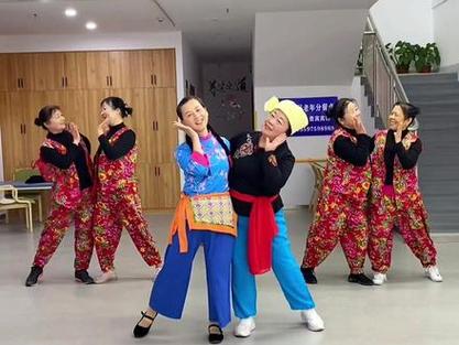 多人舞蹈视频怎样剪出一个人截图