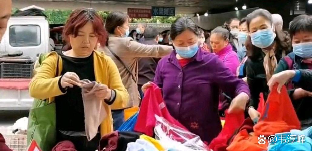 网上卖衣服一年能挣多少钱缩略图