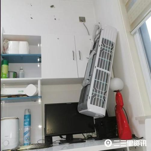 挂机如何从墙上取下来