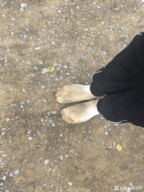 脚上的袜子走着走着就偏了图标