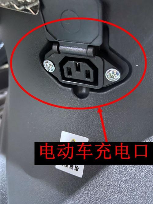 小刀电动车充电口怎么找