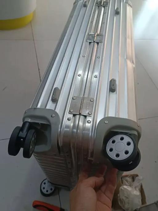 行李箱拉链一边脱落自己怎样修截图