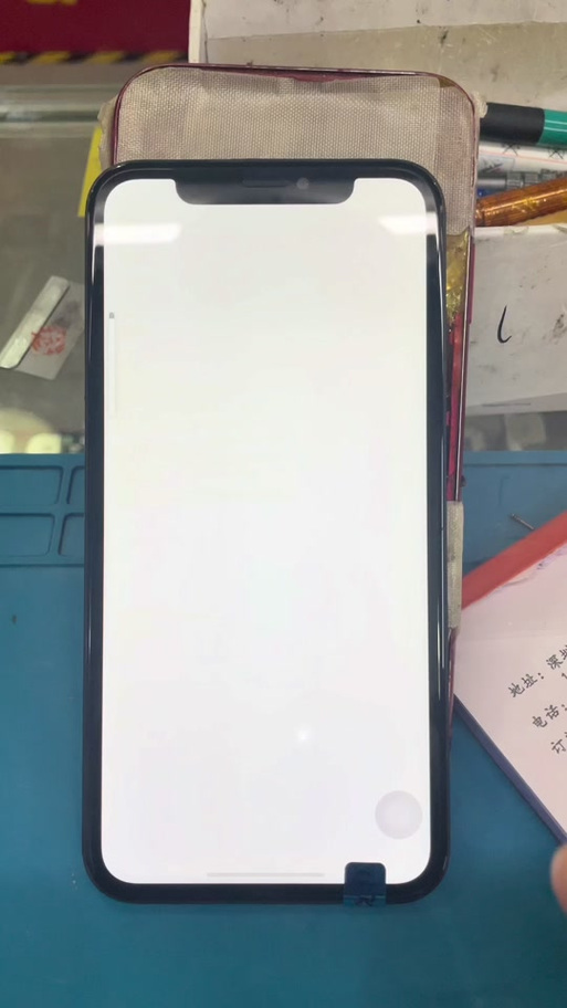 ipad屏幕出现白点