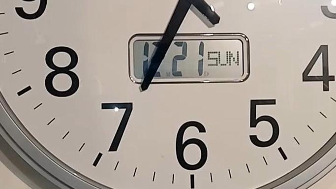 挂钟日期怎么调4个按键