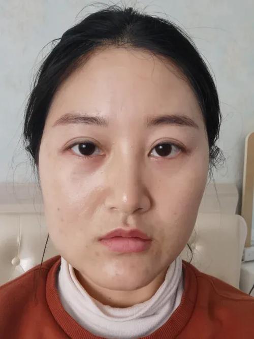 左右边脸不对称图标
