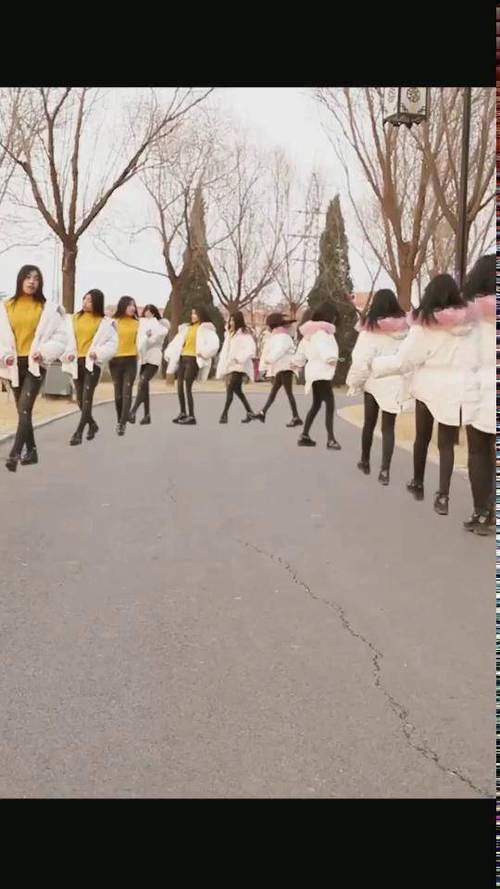 一魂多体分身美女图标