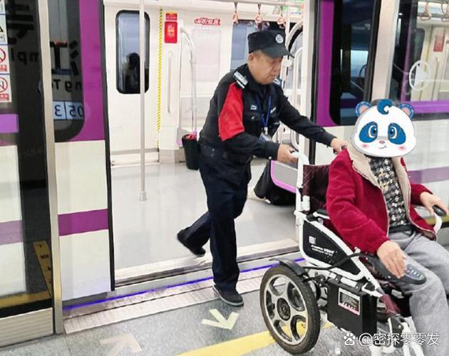 地铁离去牵引车过铁轨