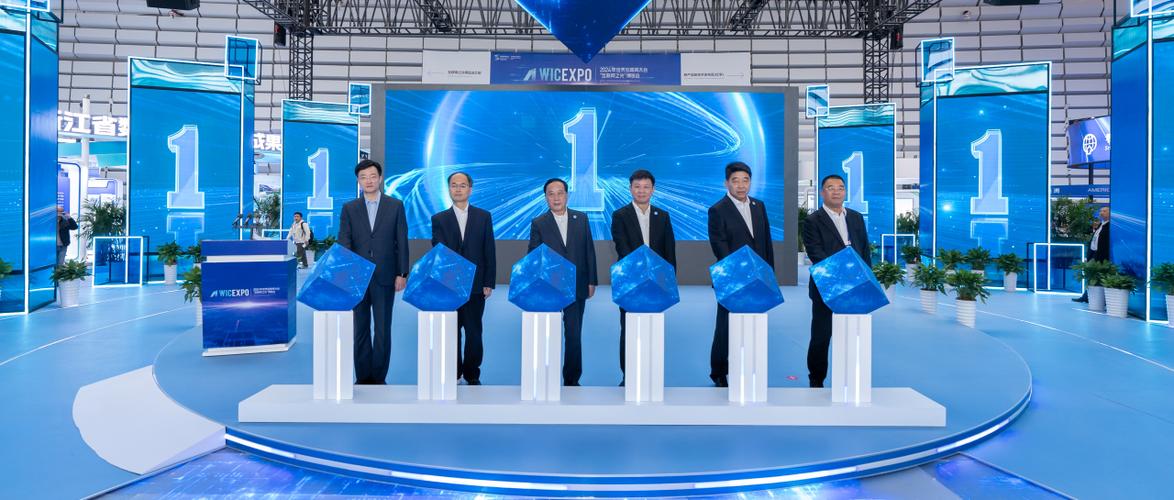 电脑开机只亮灯不亮屏