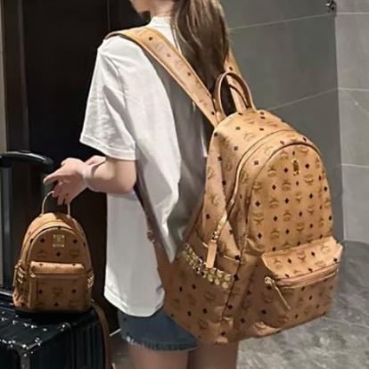 长期背过重的双肩包