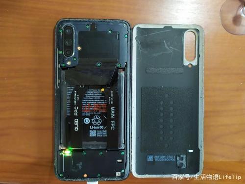手机进水开机键按了没反应