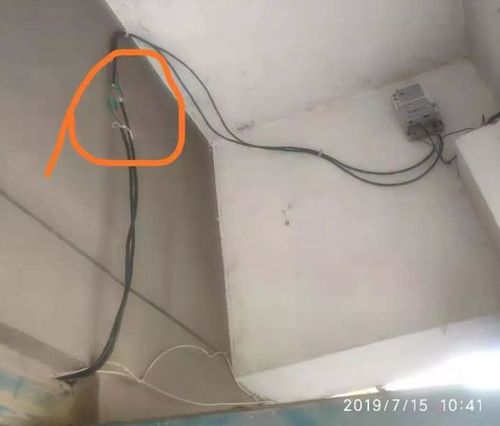 电视靠墙太近网线不好拉