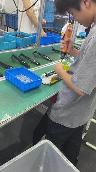 工厂打螺丝简单吗