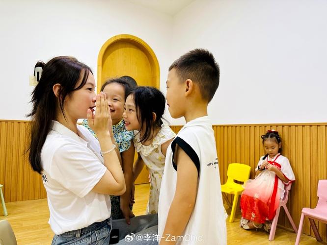 喜盈门里的俩个小孩现在怎样