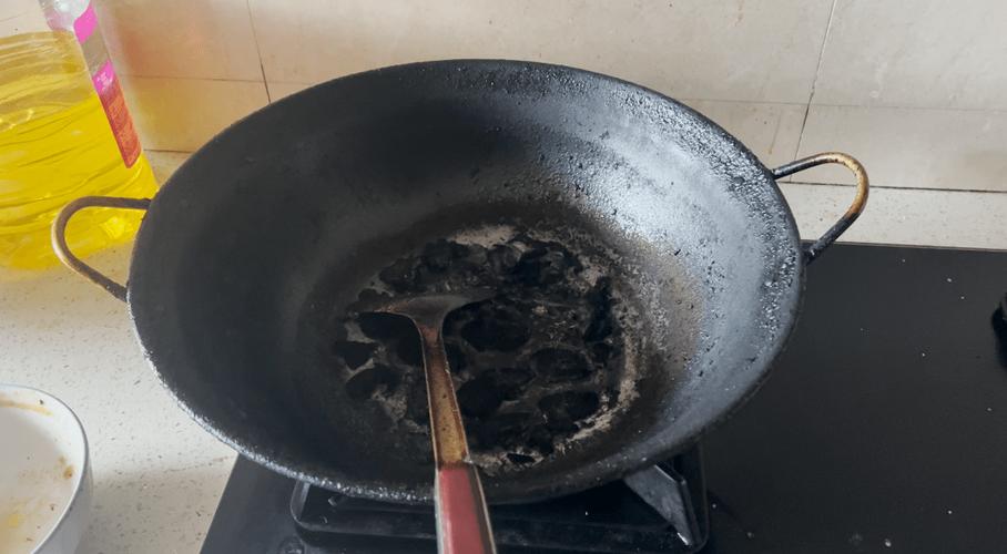 蒸锅烧干了还能用吗