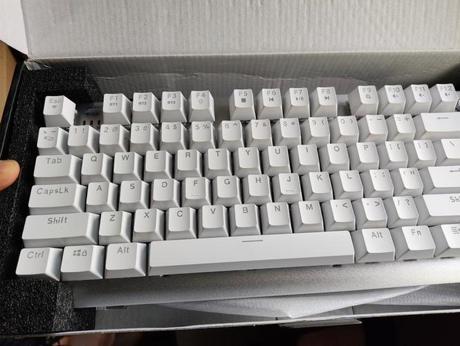 狼蛛F3087蓝牙键盘怎么连接