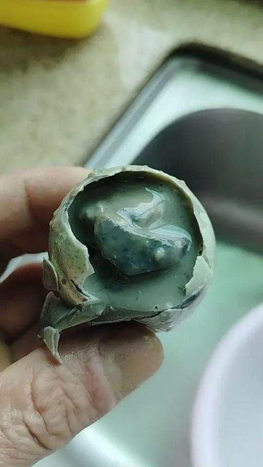 17天了皮蛋碱味太重还能吃吗