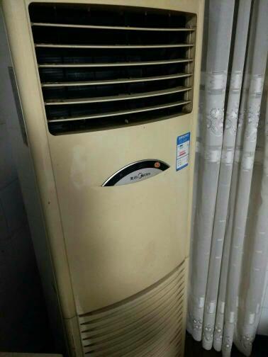 美的空调温度旁边亮黄灯
