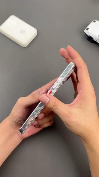 手机壳把音量键露在外面